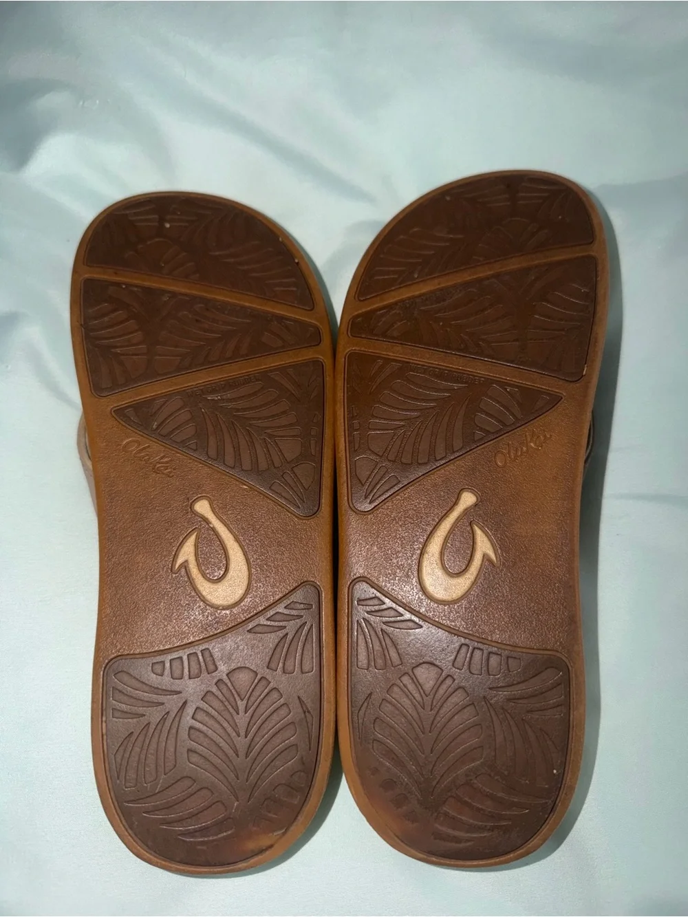 Olukai Womens Nu A Pi O Warm Taupe Flip Flop Sandal